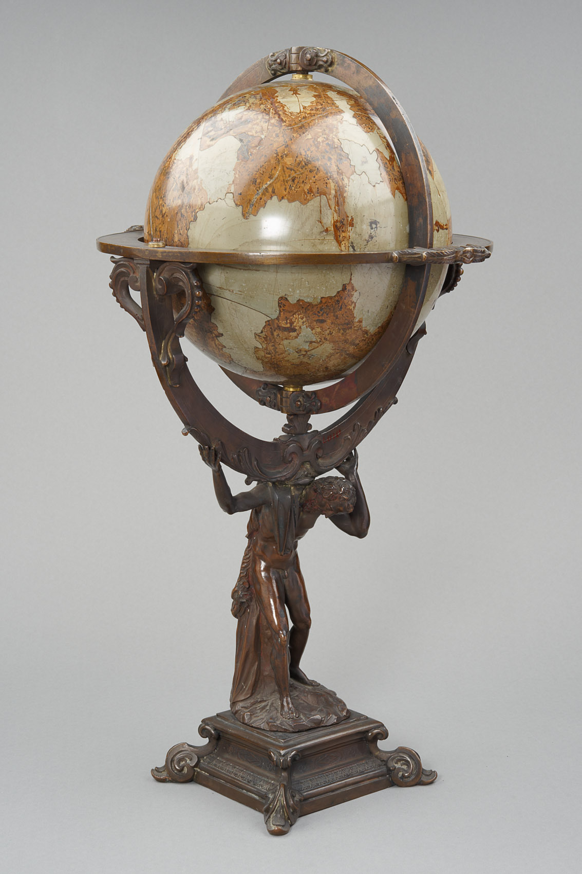Globus mit Herkules als Trägerfigur