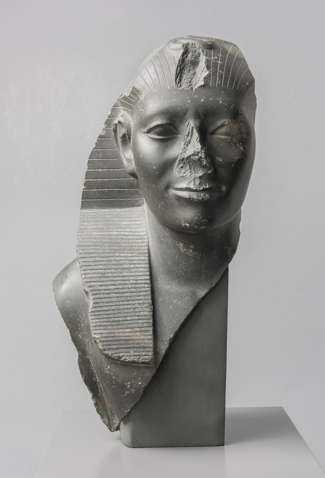 Büste einer Statue von König Amenemhet V. Sechemkare