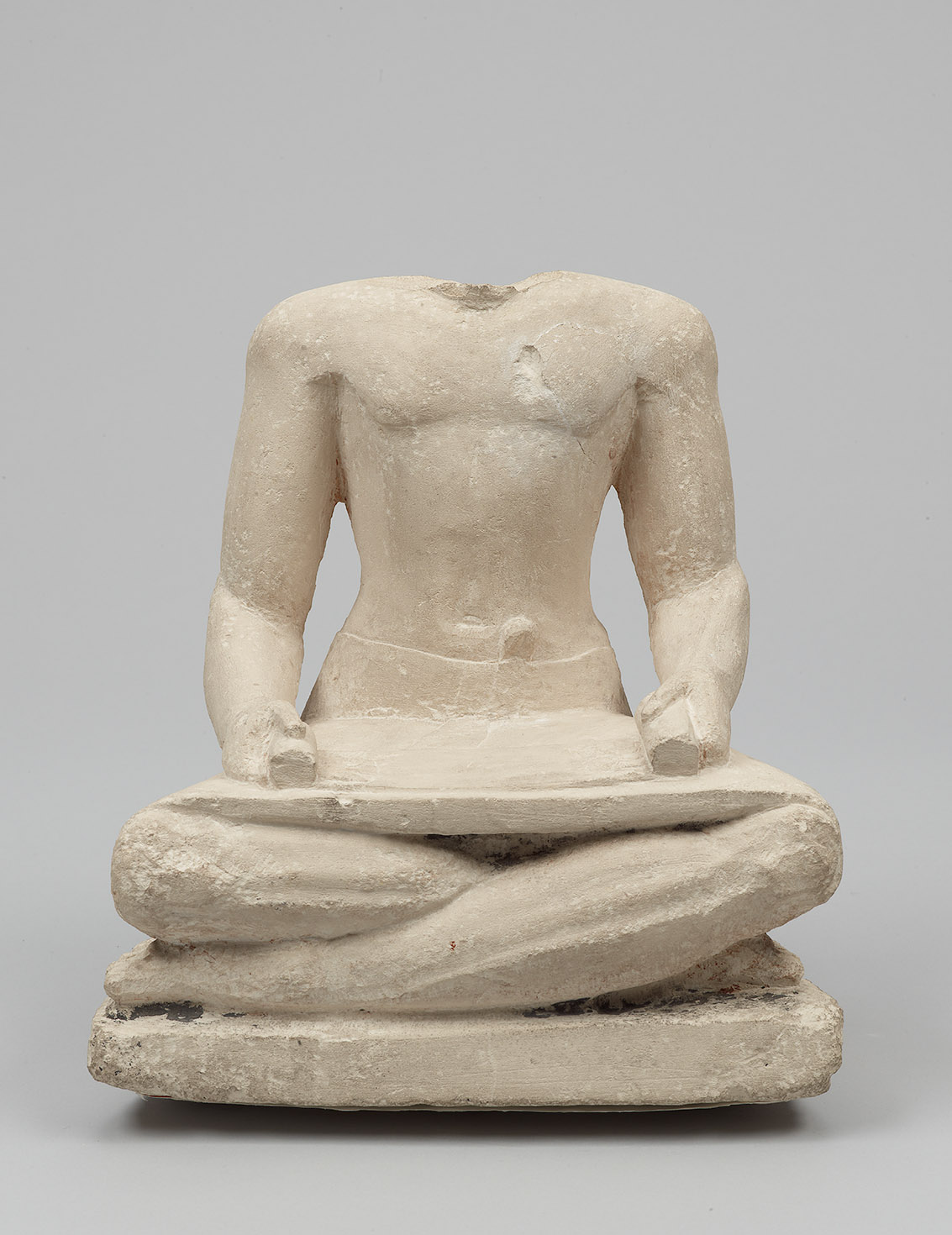 Kopflose Statue eines Lesenden