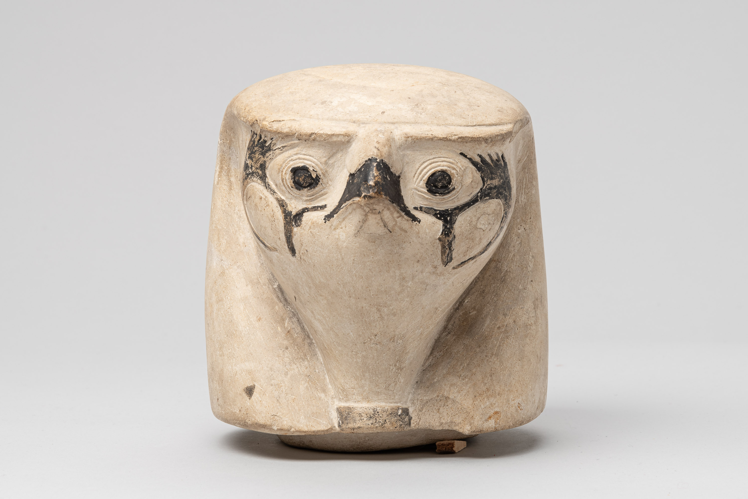 Kunsthistorisches Museum Kanopendeckel in Form eines Falkenkopfes