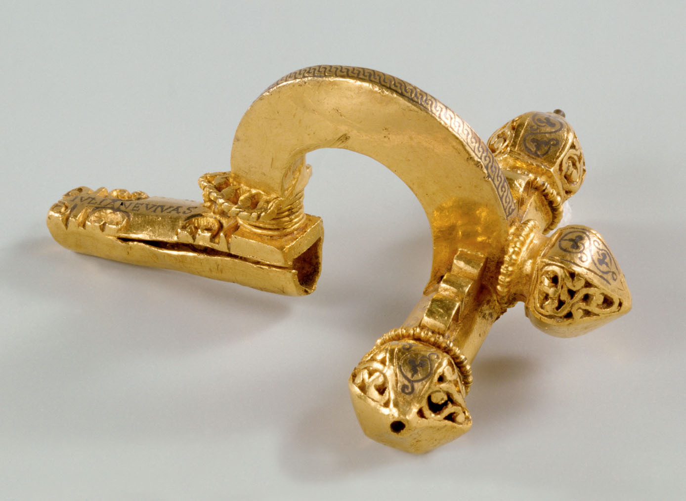 Kunsthistorisches Museum Zwiebelknopffibel